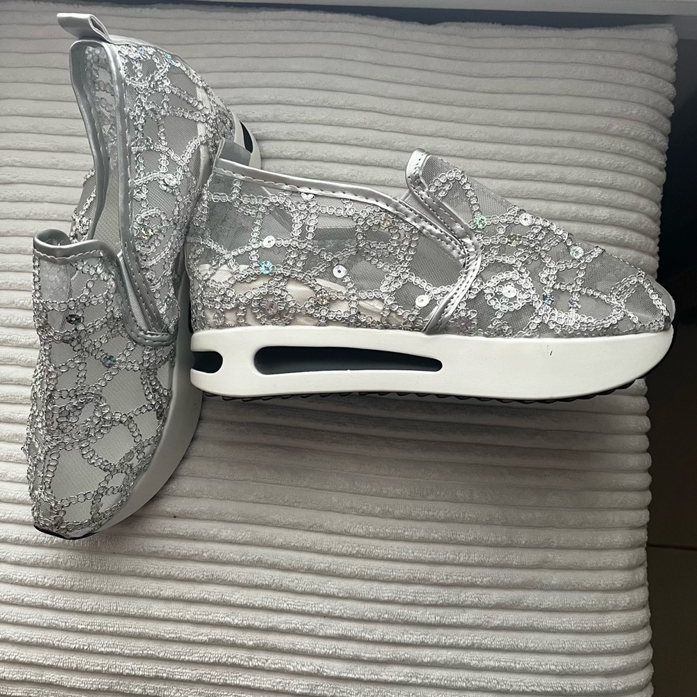 Silver And White Glitter and Lace Platform Slip On Shoes - Picture 2 of 5